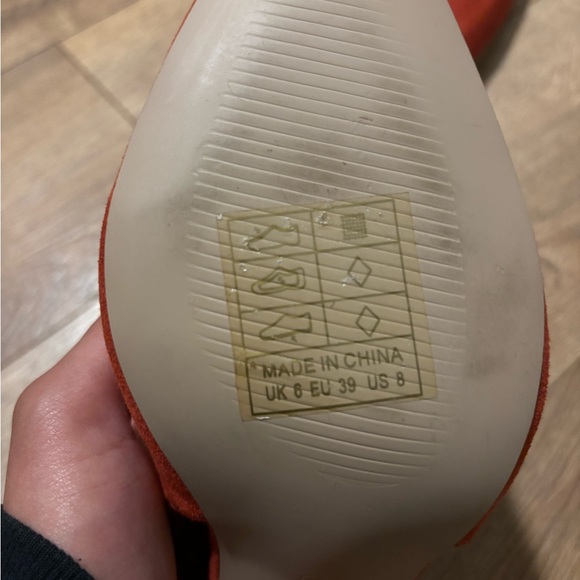 Glamorous burnt orange triangle heel - Picture 4 of 4